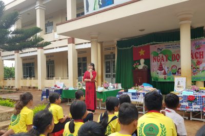 Ngày hội đọc sách và trải nghiệm “Gian hàng Xanh” của cô và trò trường Tiểu học Ama Jhao