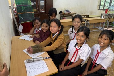 Đội phát thanh măng non Liên Đội Ama Jhao tuyên truyền về ngày 20/11.