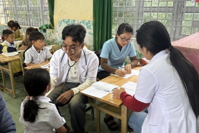 Ngày 24/11/2025 Trạm y tế phường Cư Bao khám sức khỏe định kỳ cho học sinh toàn trường.